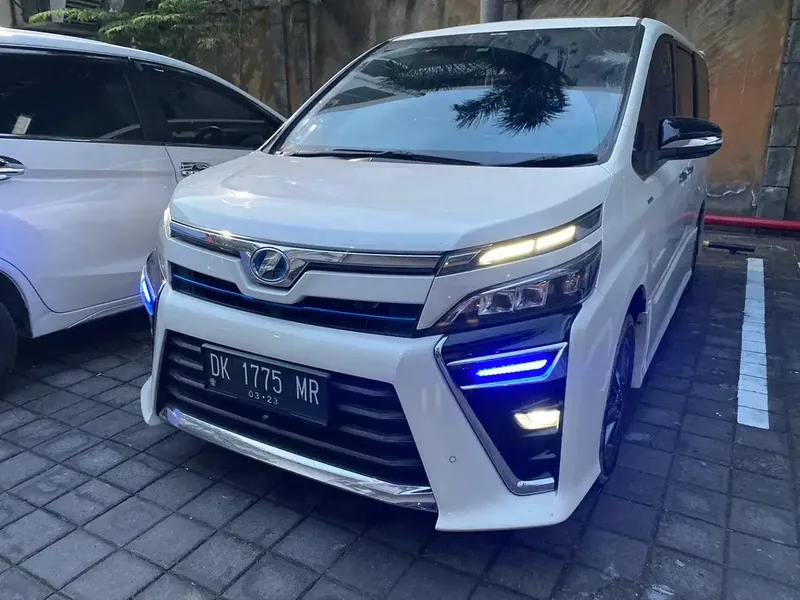 Toyota VOXY 2018 CBU Japan, asli Bali tangan 1 dari baru - Vehicles in Bali