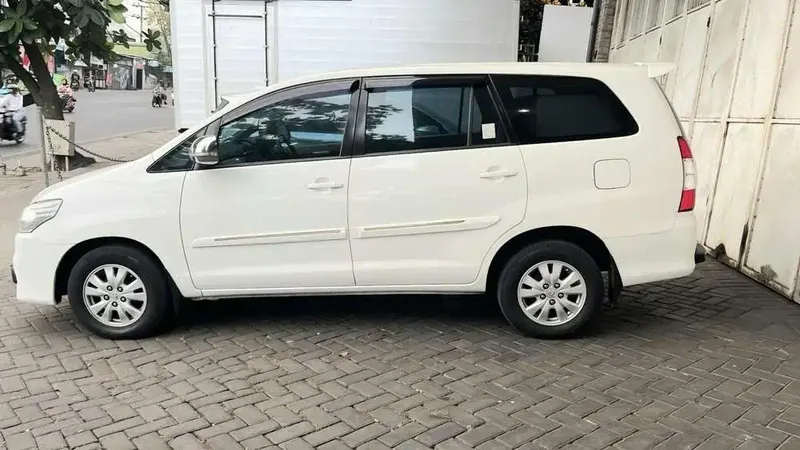 Toyota Kijang Innova 2013 Diesel - Vehicles in Bali