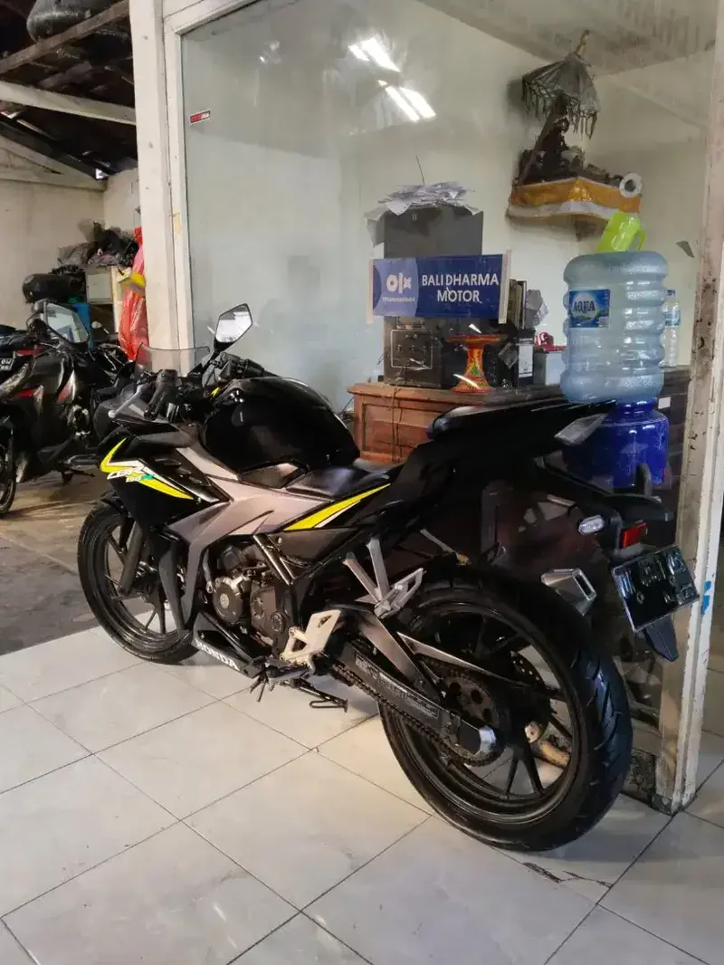 Honda cbr. 150 CC thn .2017 cash. Bali dharma motor - Vehicles in Bali