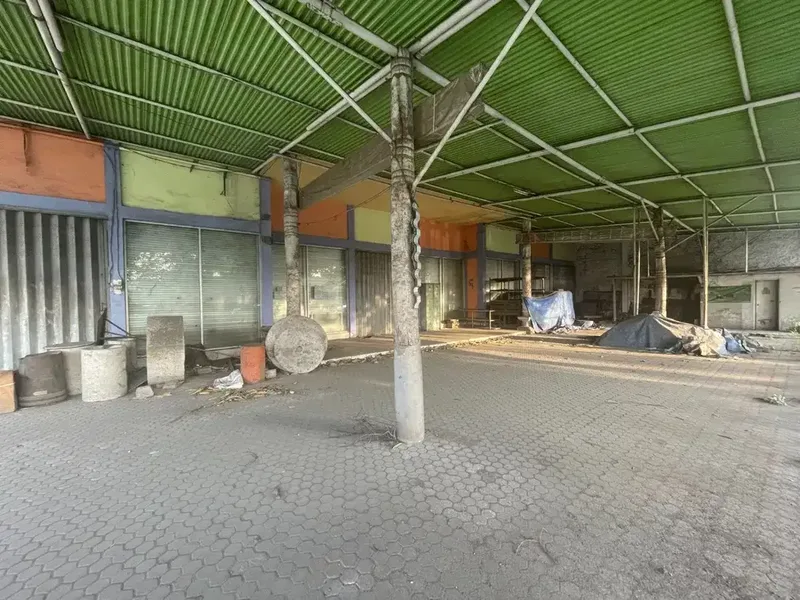 RUKO BESAR STRATEGIS DI JALAN UTAMA KEROBOKAN - Real Estate in Bali