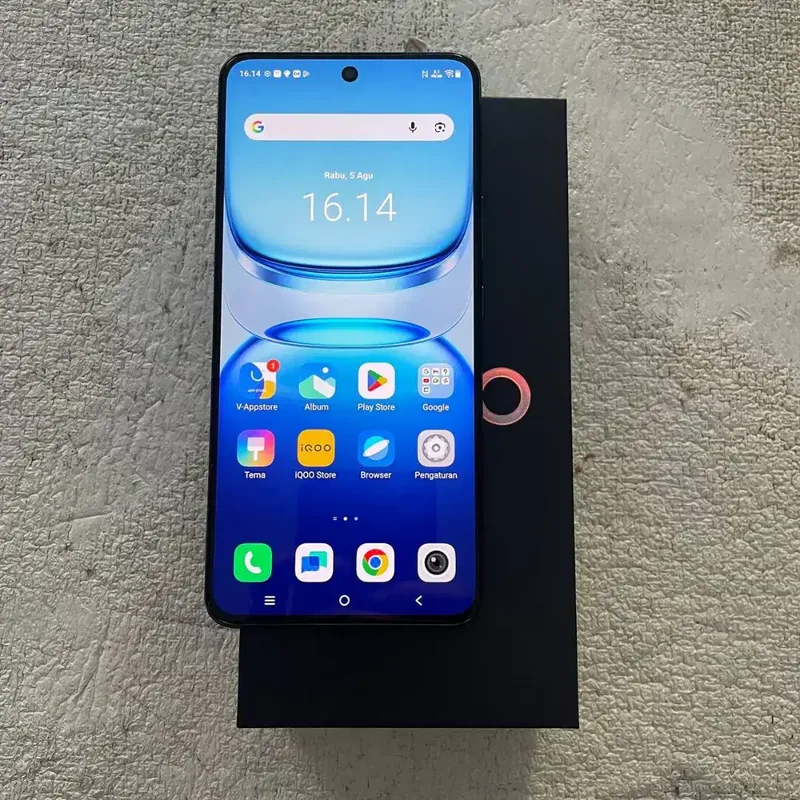 Iqoo Z10R 5G Warna Hitam 12/256GB - Other in Bali