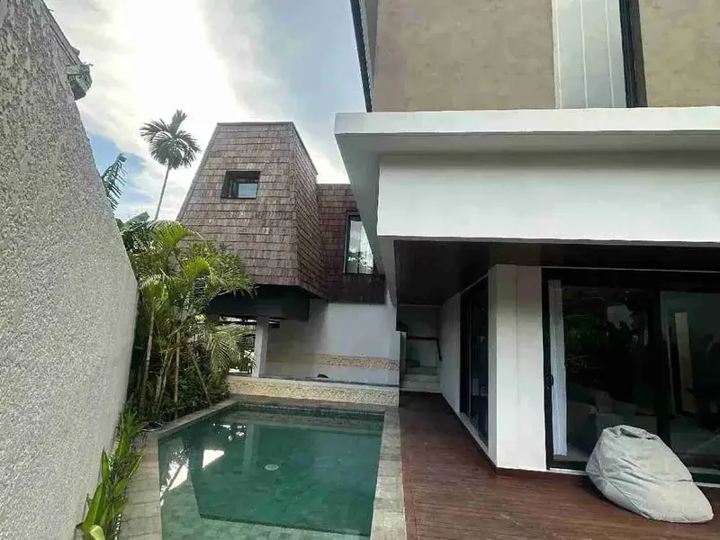 VILLA 4 BR CUMA 5 MENIT KE FINNS BEACH CLUB DAN KE PANTAI DI BATUBOLONG - Bali in Bali