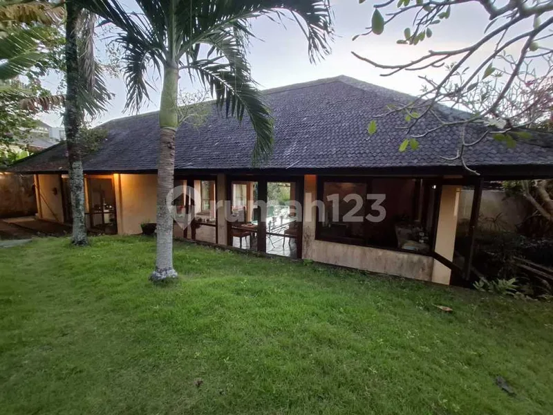 Villa Jual Jl Raya Goa Gong dengan View Area Hijau Jimbaran - Bali in Bali