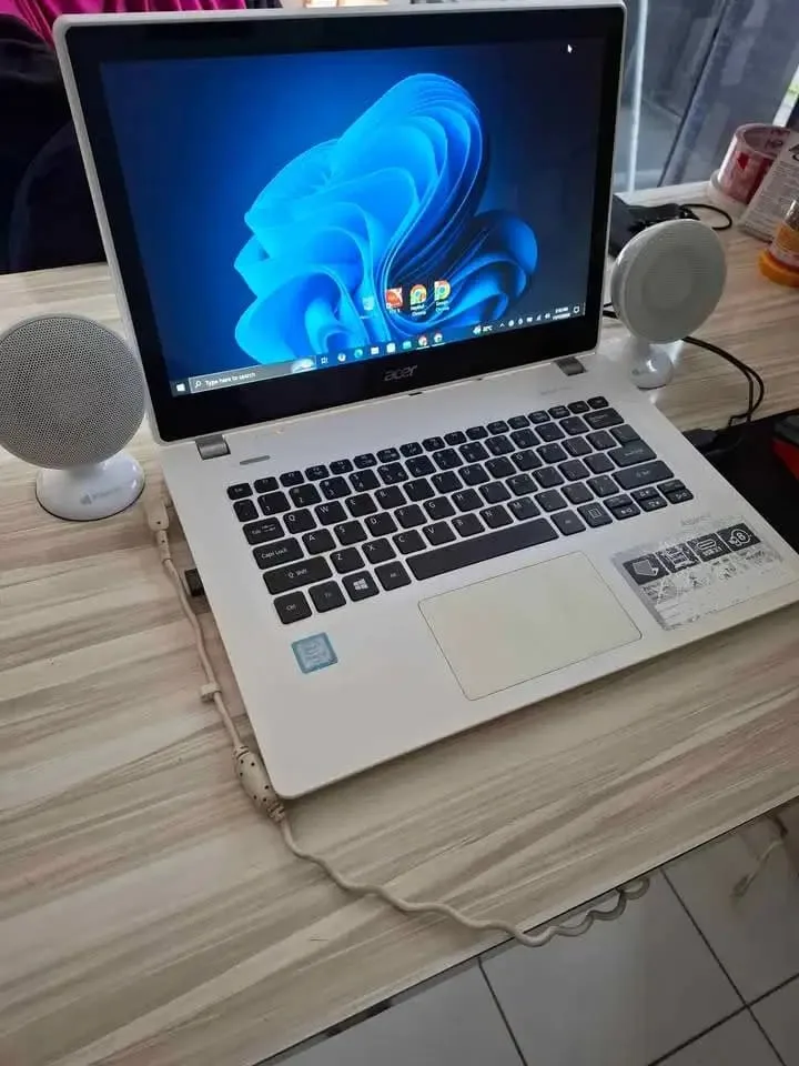 Laptop Acer V3 Touchscreen Core i5 Ram 6 Gb SSD 256 Gb KONDISI MINUS - Electronics in Bali