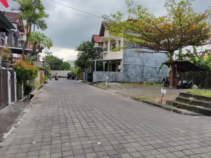 Tanah 2,5 Are di Tangkuban Perahu Kerobokan Kelod Dekat Bali Kiddy School Petitenget Batu Belig Canggu - Real Estate in Bali