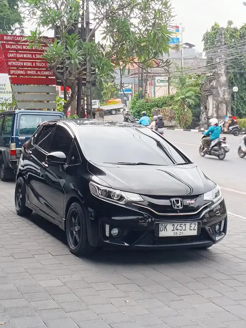 JAZZ RS GK5 MANUAL TAMPILAN GANTENG LOW KM SIAP PAKAI - Vehicles in Bali