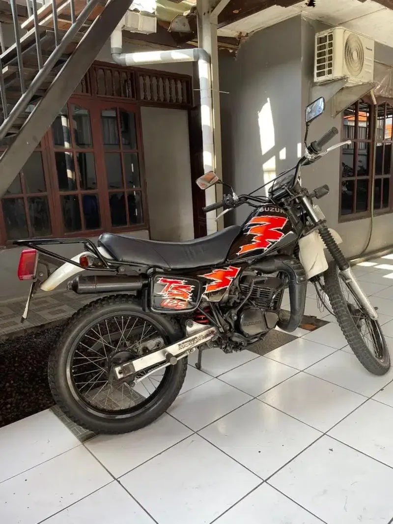 Suzuki TS 2002 asli bali - Vehicles in Bali