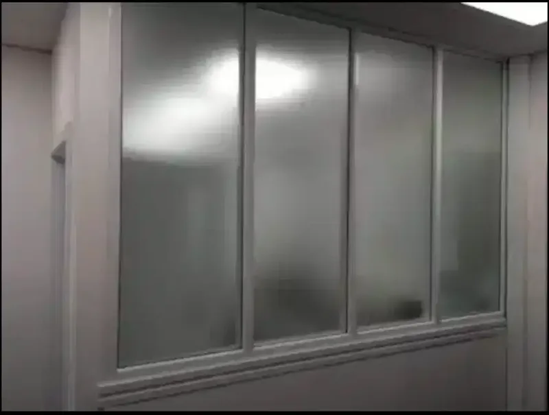 Lindungi ruangan kantor dengan stiker sanblas kaca film - Other in Bali