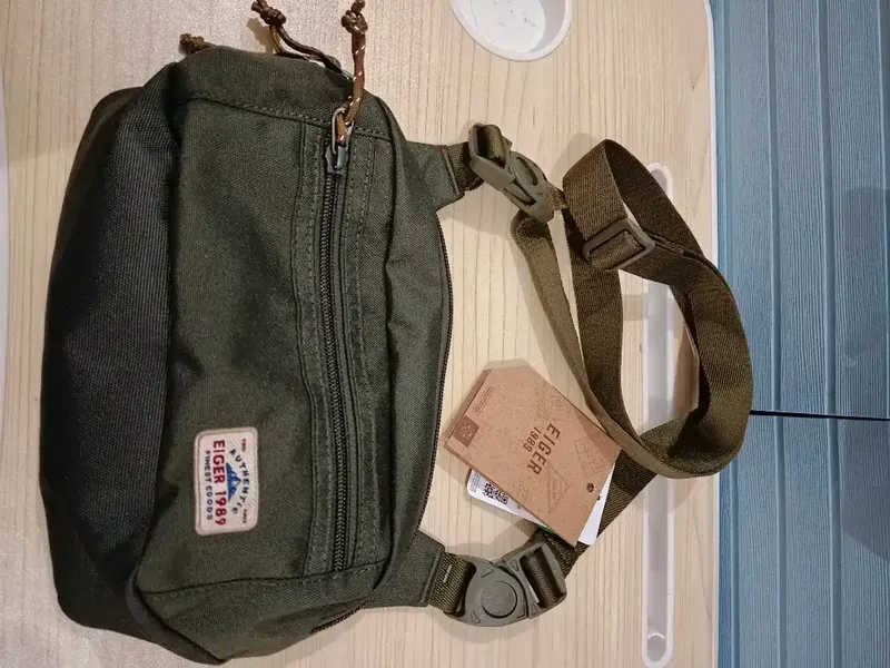 Tas Selempang Merk EIGER DIJAMIN 100% ORIGINAL Army UK.2L 22.5x7x15cm - Fashion in Bali
