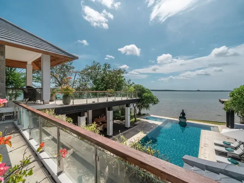 Dijual Cepat dan Disewakan Villa 2 Lantai Exclusive Hadap Pantai Pinggir Laut, Lokasi Strategis Wisata Badung Bali - Bali in Bali