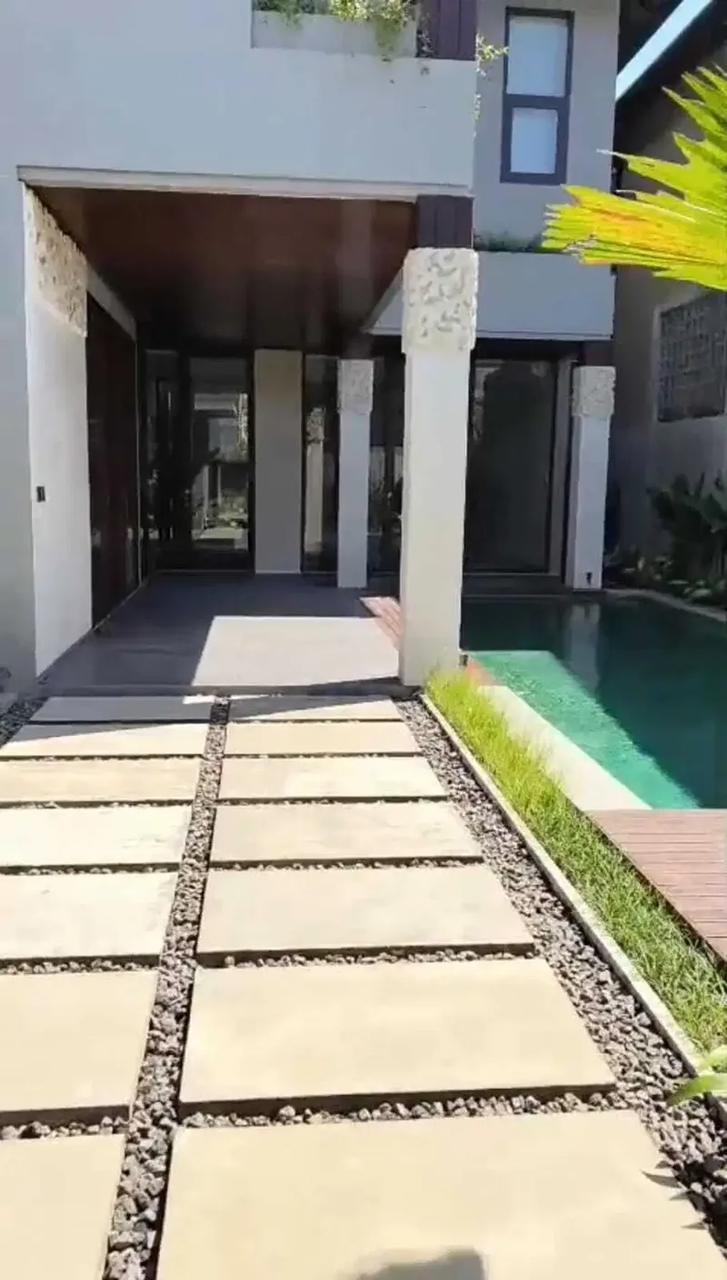 FOR RENT VILLA BARU 4 BR FURNISHED LOKASI DI PANTAI SANUR - Real Estate in Bali
