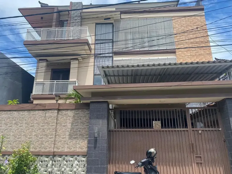 Dijual Rumah 3 Lantai Di Area Denpasar - Real Estate in Bali