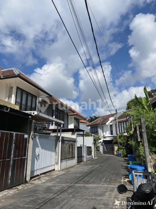 Rumah Strategis Dekat ke Canggu dan Seminyak di Keroboka Bali - Real Estate in Bali