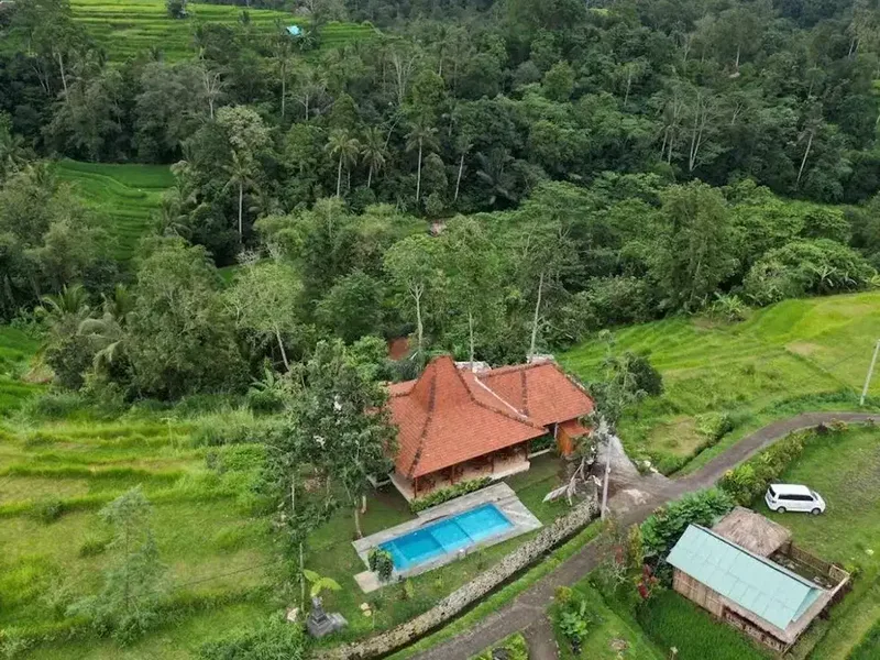DIJUAL / DISEWAKAN – RESTO & VILLA KAYU DI JATILUWIH, TABANAN, BALI - Real Estate in Bali