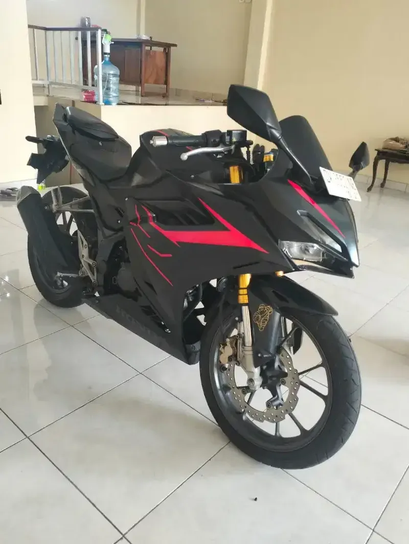 Honda CBR. 150 cc thn 2022 cash. Bali dharma.motor - Vehicles in Bali