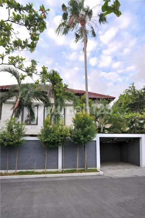 Ready For Rent - Villa One Gate System Sunset Bale Mansion di Sunset Road Seminyak Bali - Bali in Bali