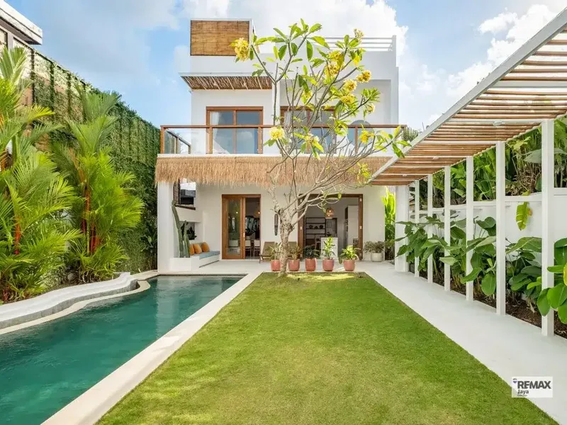 4Br Mediterranean Villa With Balinese Charm In The Heart Of Canggu Near Nirvana Life - Bali in Bali