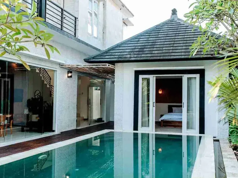DISEWAKAN VILLA BAGUS DAN LUAS SEKALI STRATEGIS DI TIBUBENENG, CANGGU, BALI - Bali in Bali
