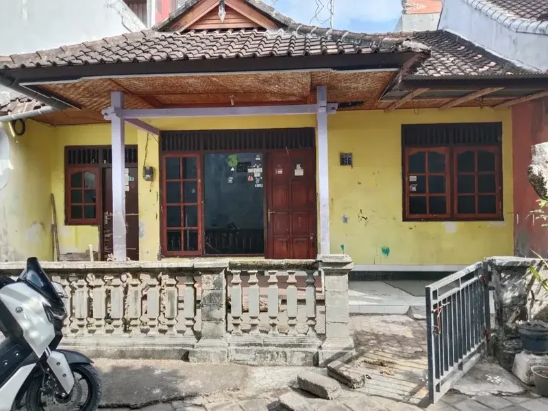 Di Jual Tanah 1 Are + Rumah - Padang Sambian - Denpasar Barat - Real Estate in Bali