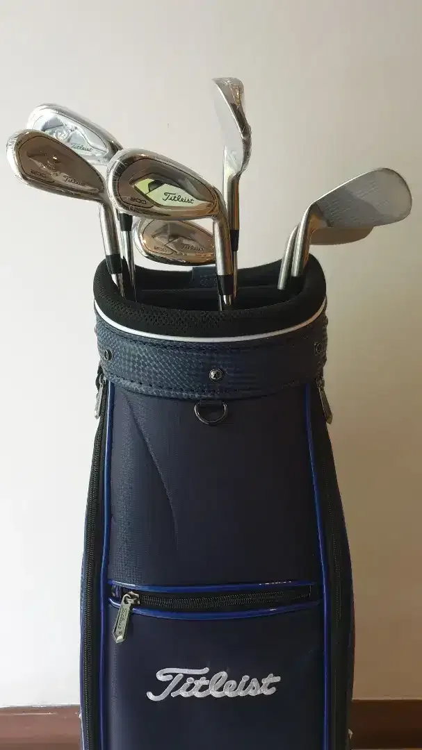 Stik Golf Titleist + Golf Bag Budayakan Baca Details - Hobbies & Sports in Bali