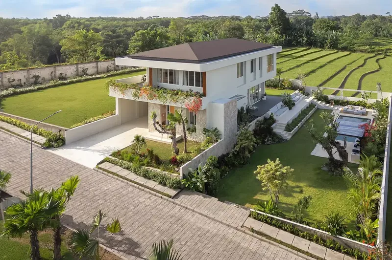 Modern Seaside Living In Nyanyi - Real Estate in Bali