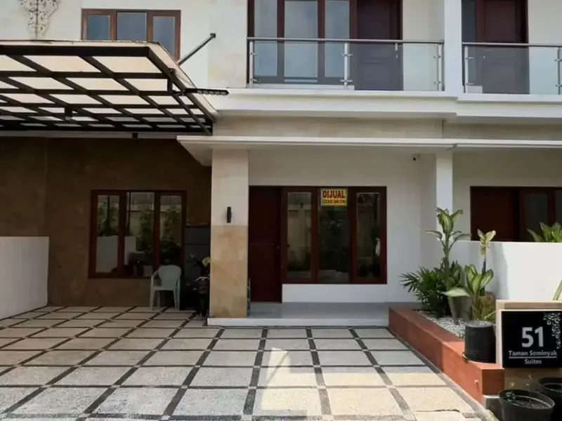 RUMAH SEMI VILLA MODERN DI TAMAN SEMINYAK SUITES - Real Estate in Bali