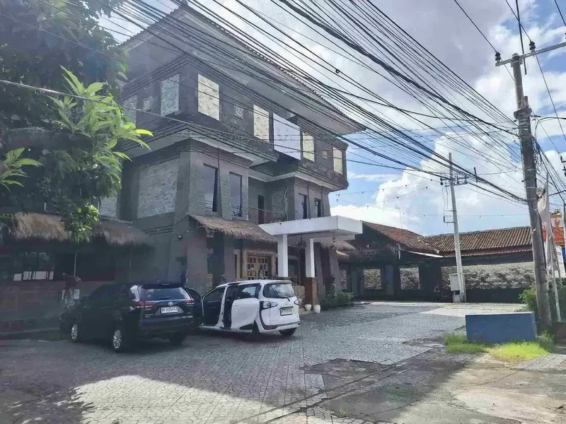 Gedung 3 Lantai Ex Restaurant dan Kantor di Bypass Sanur - Real Estate in Bali