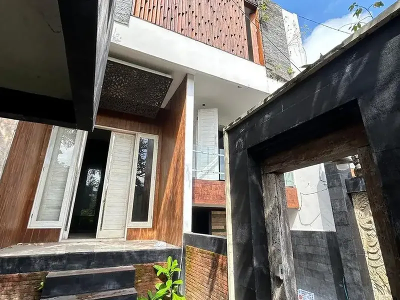 Rumah besar diperumahan elit dijual, Area Renon. - Bali in Bali