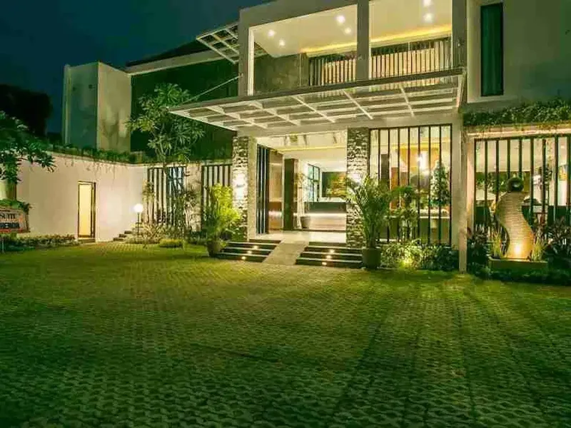 Hotel Aktif Seharga Tanah di Sentral Kuta Bali Dekat Bandara - Real Estate in Bali