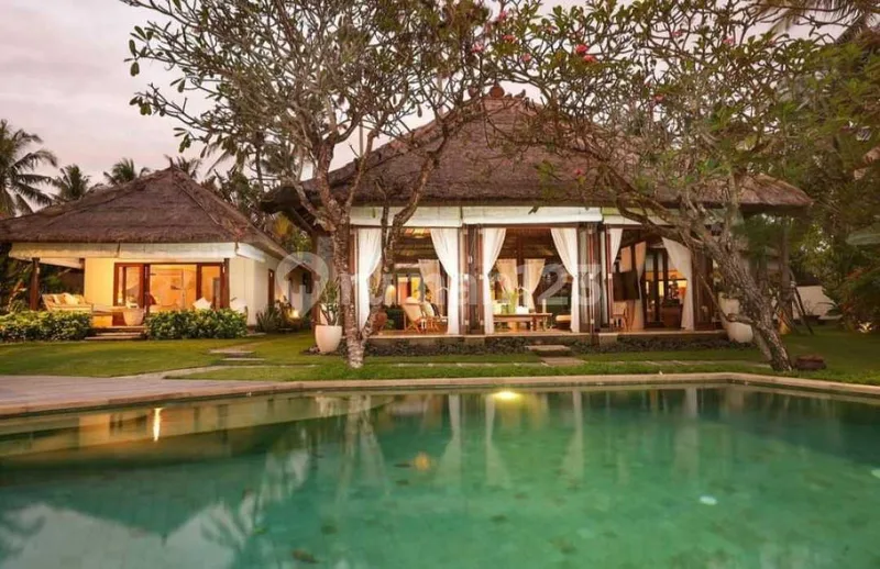 Villa 4 Kamar di Tepi Pantai Cemagi Sangat Ideal untuk Investasi - Real Estate in Bali