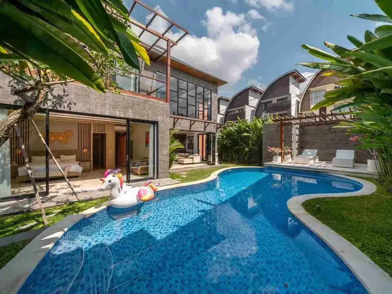 Villa Tropis Mewah Kerobokan Full Furnished - Real Estate in Bali