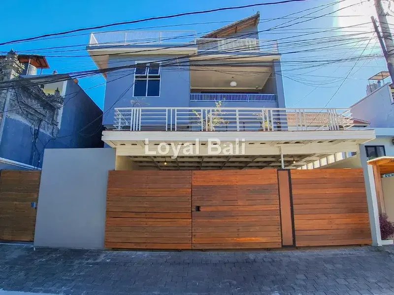 Rumah, House with Spacious rooms in Seminyak, Bali - Real Estate in Bali