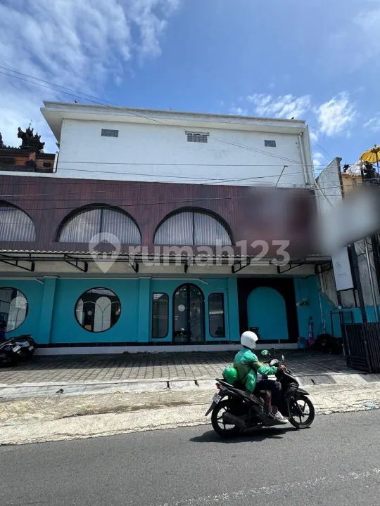 Bangunan Komersial 3 Lantai, High Traffic Kerobokan - Real Estate in Bali