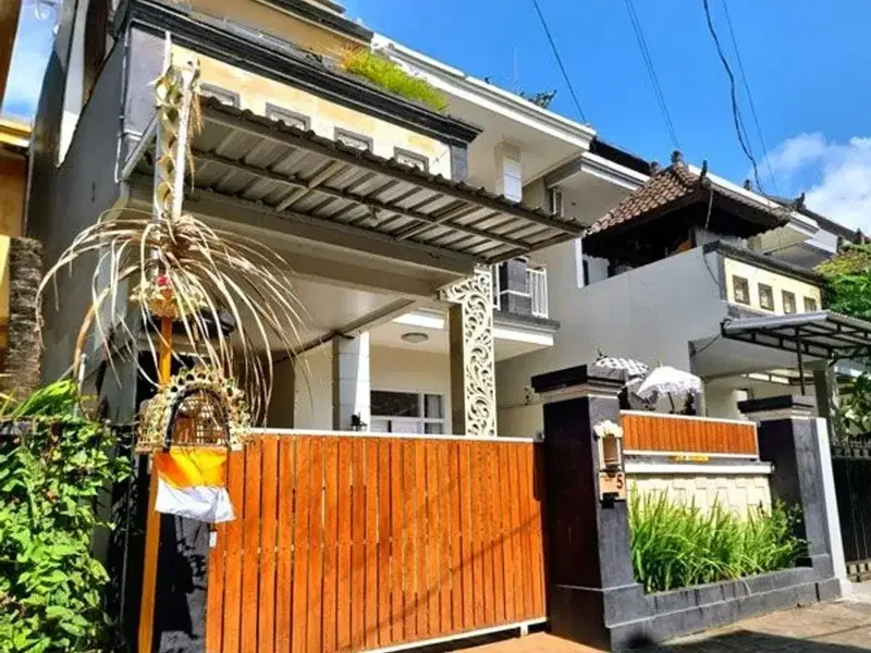 AMS-027.EDY | Dijual Cepat! Rumah 2 Lantai Fully Furnished di Biaung Kesiman – Siap Huni, Bonus Interior Lengkap! - Real Estate in Bali