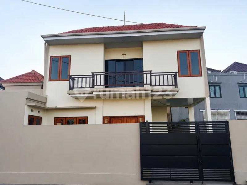 Rumah Minimalis Modern 2 Lantai 3 BR di Buduk, Badung - Bali in Bali