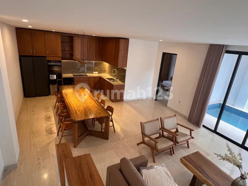 Villa 2 Lantai Di Dekat Pantai Berawa Ekslusif - Real Estate in Bali