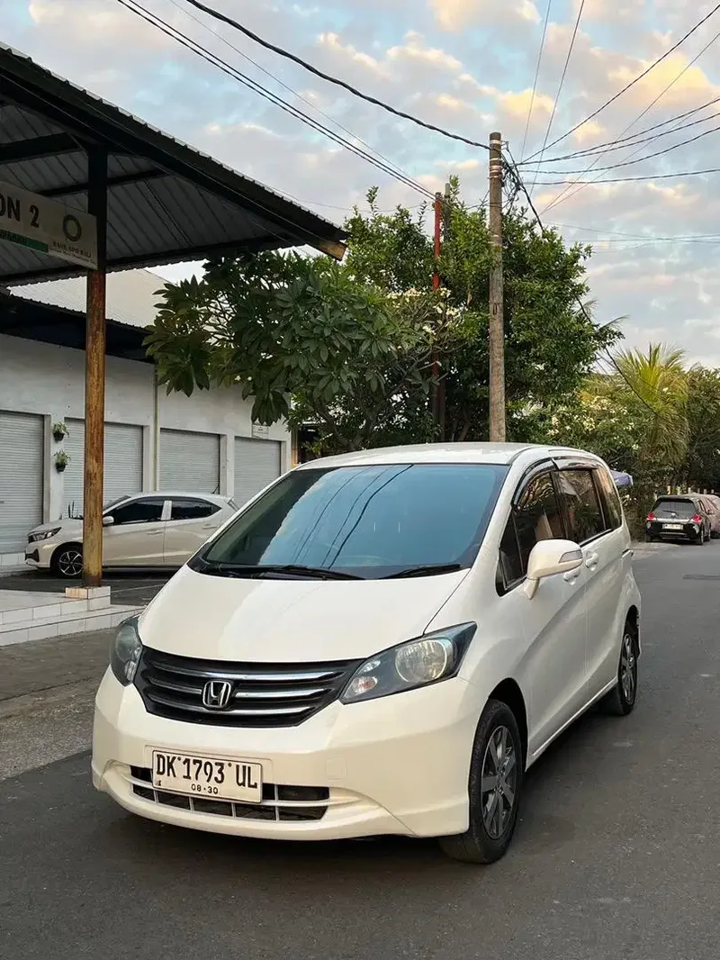 Honda freed PSD 2011 - DP 16 JT - Vehicles in Bali