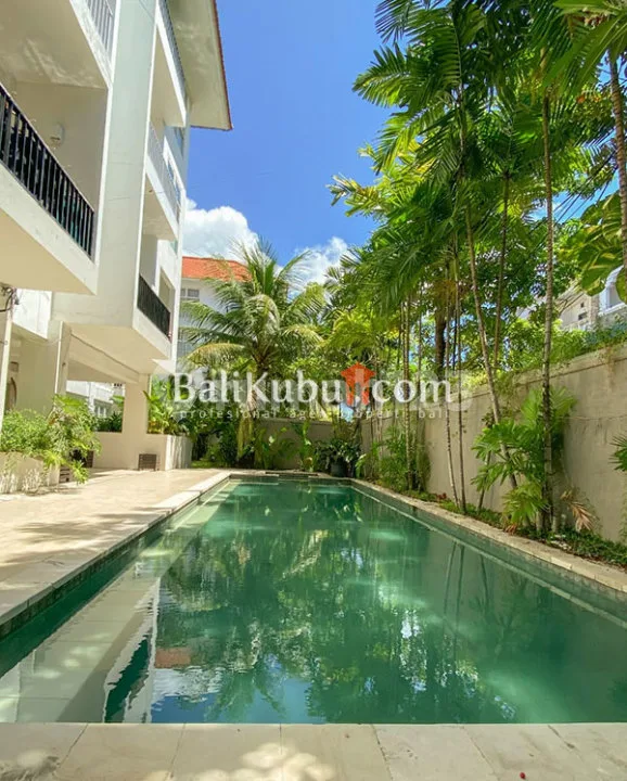Amr.093.src | Spacious 3 Bedroom Apartment For Monthly Rent In Kuta | Garden & Pool View | Near Seminyak - Real Estate in Bali