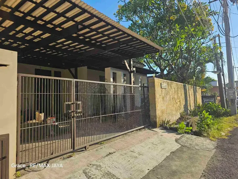 Rumah 2.5 Are, 4 Kamar di Area Gatsu Barat dekat Tiara - Real Estate in Bali