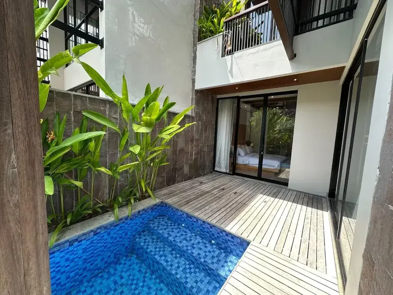 Dijual Villa Tropical Modern Seaside One Gate System LT 120m2 KT 3 jalan Kayu Tulang Canggu dekat Pepito Batubolong - Bali in Bali