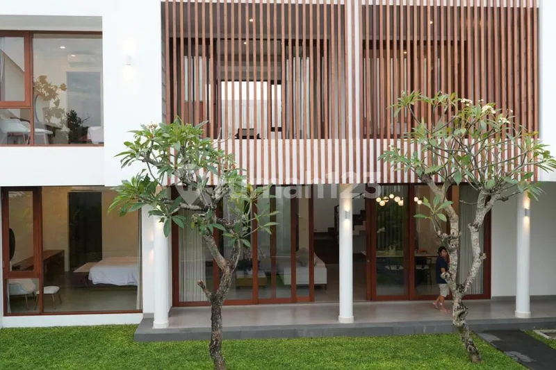 Eksklusif! Villa Mewah 3 Kamar di Cemagi - Halaman Luas, Jalan Kaki ke Pantai (600 Jt/Th) - Real Estate in Bali