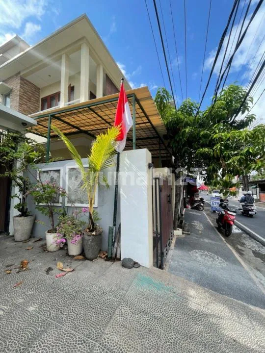 Disewakan Rumah Mewah 3 Lantai - Anyelir, Denpasar - Real Estate in Bali