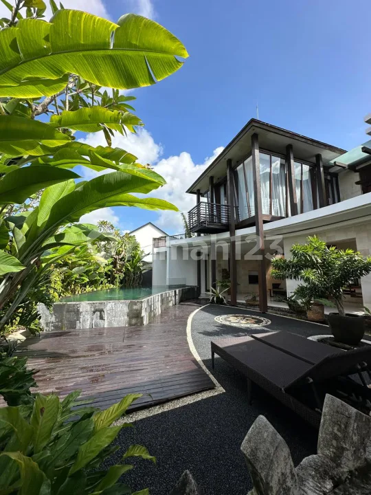 Luxury Tropical Villa 2 Lantai di Kerobokan Kaja - Real Estate in Bali