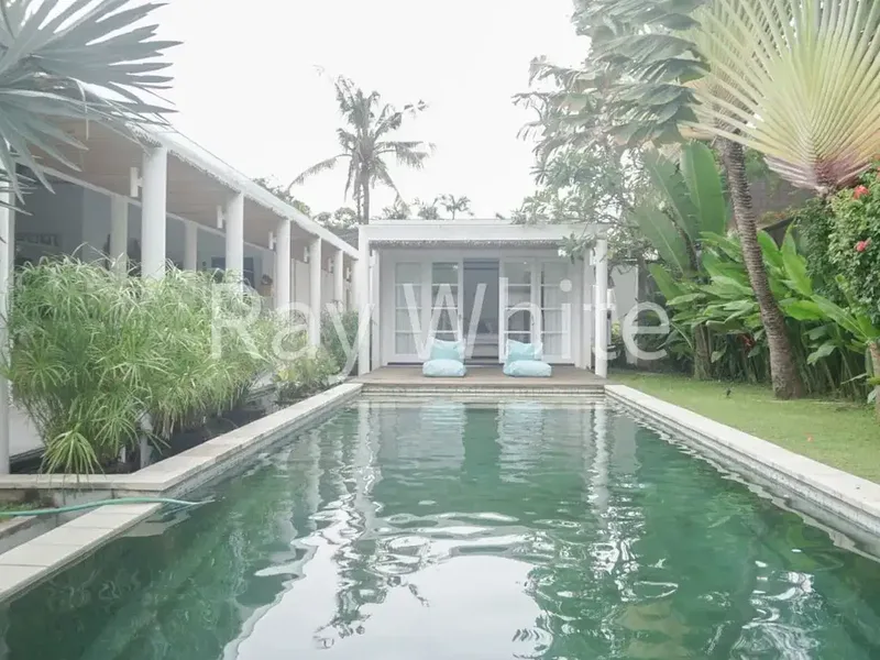 Leasehold - Tranquil 3-Bedroom Villa with Expansive Garden Prime Sanur - Real Estate in Bali