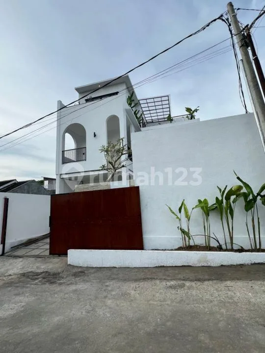 Vila Jual Baru Kutuh Jimbaran, 136.0 MÂ² Shm Dan Imb - Real Estate in Bali