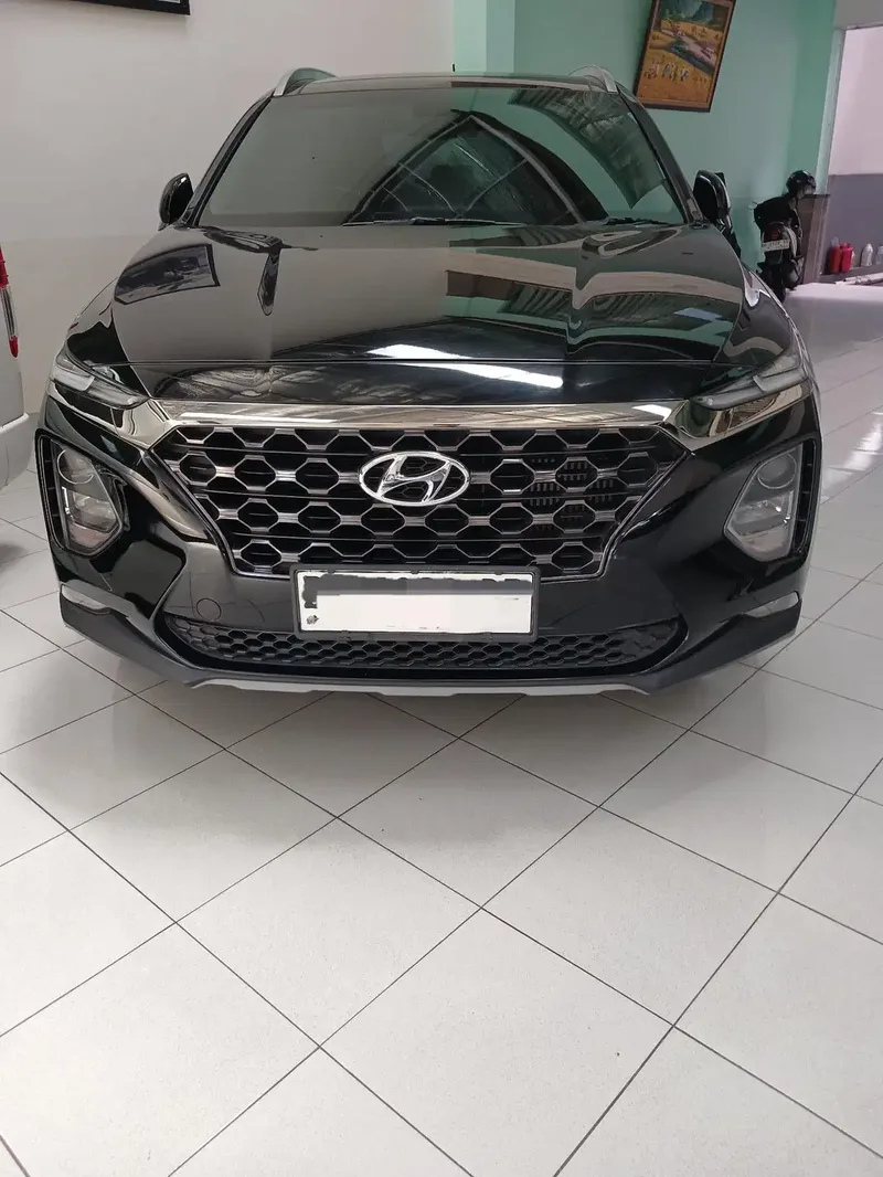 Hyundai Grand Santa Fe 2019 Hitam A/T 2.2cc - Bali in Bali