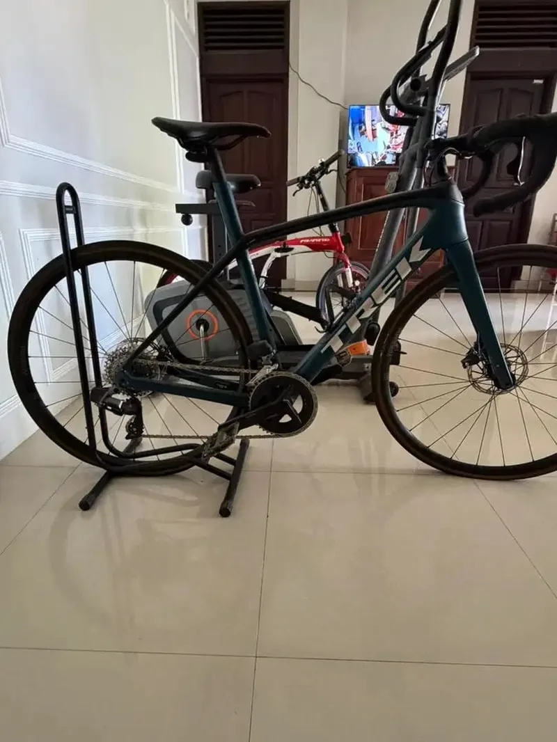 Trek Domane SL 6 AXS Gen 4 - Vehicles in Bali