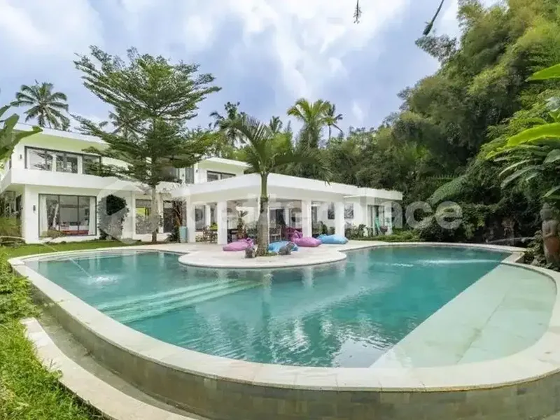 Rare Freehold Masterpiece in Tegalalang — A Six-Bedroom Jungle Retreat Set on 2,500 sqm of Land with Infinity Pool and Unmatched Investment Appeal - Real Estate in Bali