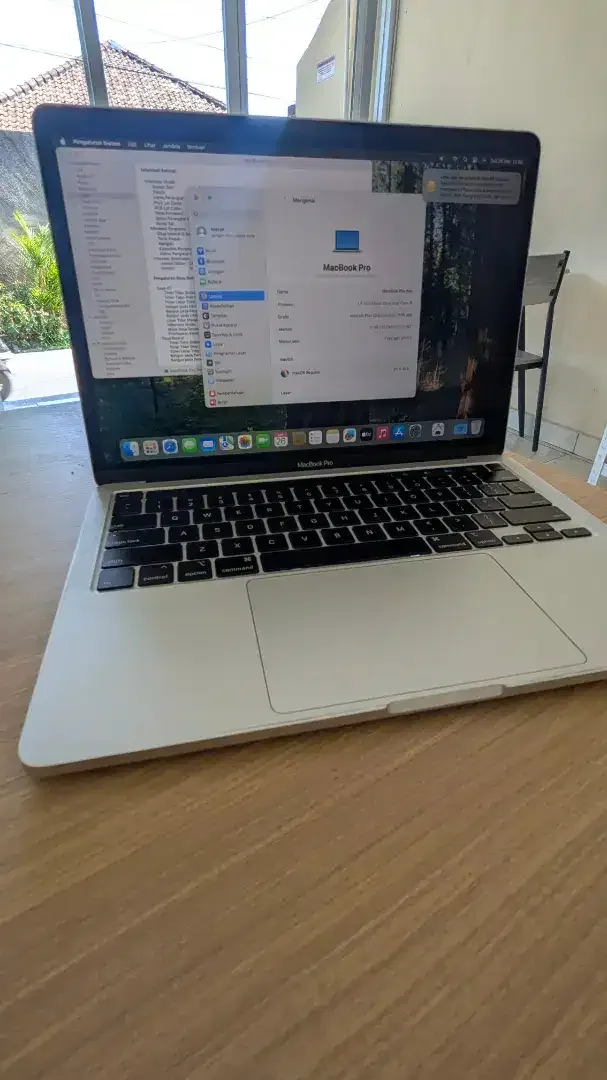 MACBOOK PRO TOUCHBAR 2020 8/256 - Electronics in Bali