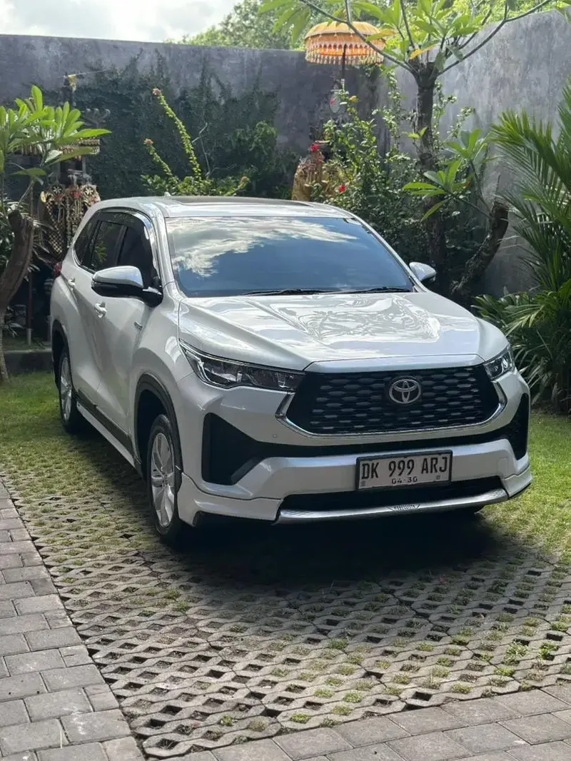 INNOVA ZENIX V HYBRID 2025 MODELISTA ASLI BALI LOW KM - Vehicles in Bali
